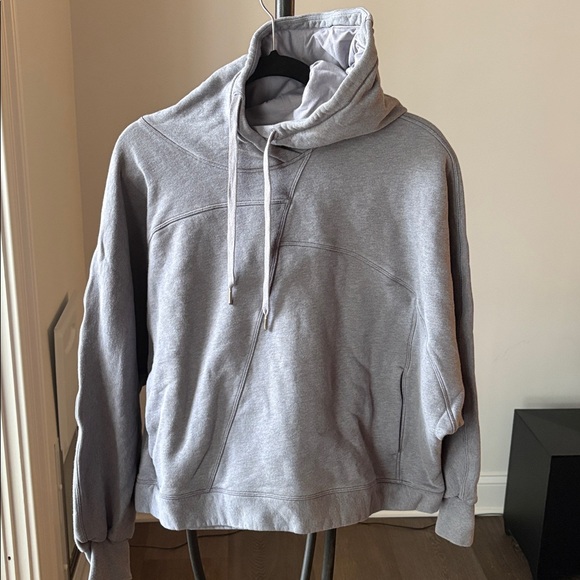 Lululemon Broken Beats Hoodie
Heathered Glacier Grey M/L - Picture 4 of 8